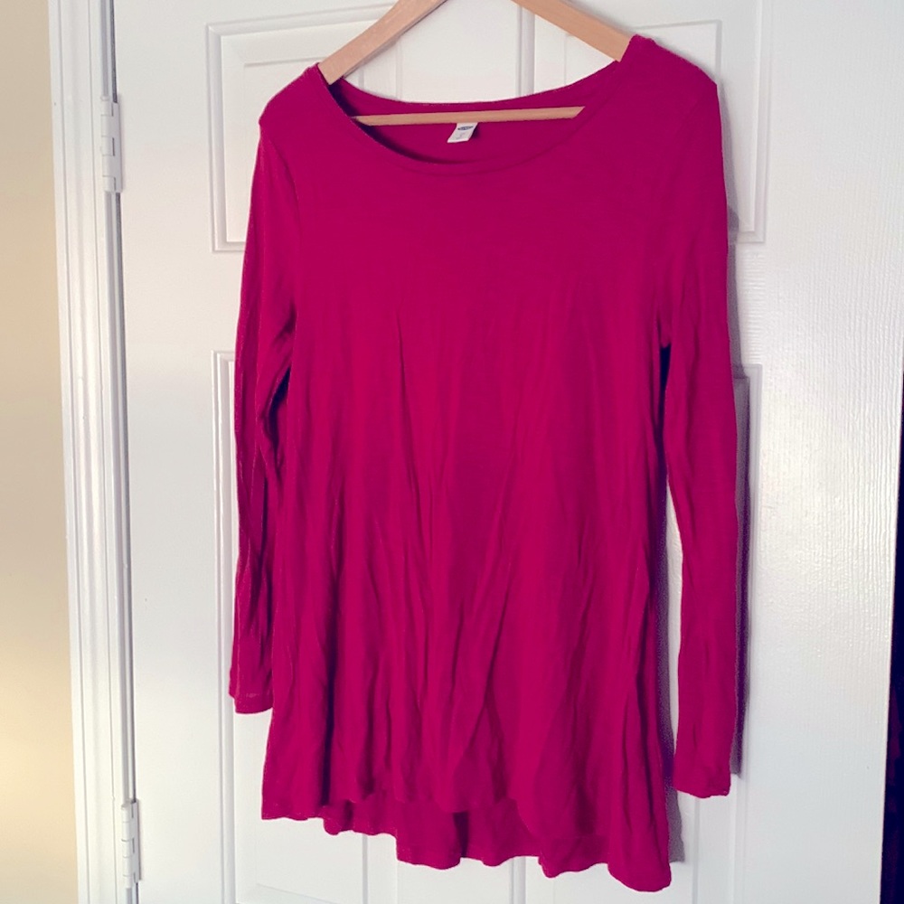 Soft and flowy high low top. Back is longer than front hem. EUC